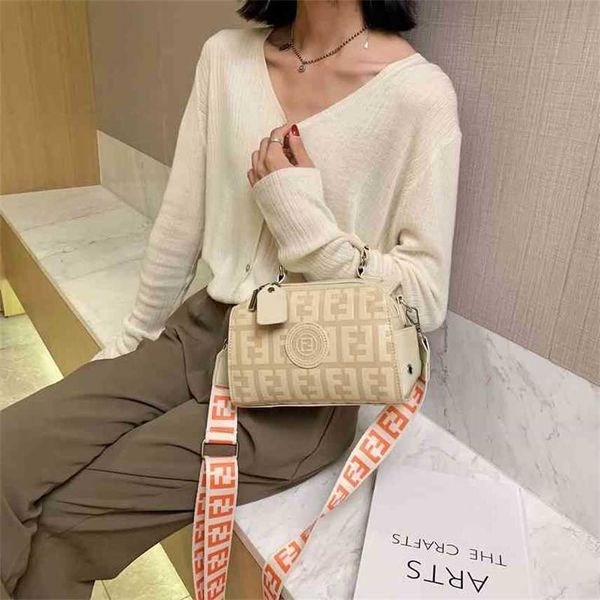 bag women 2022 new embossed signature handbag soft leather boston bag large capacity sling one shoulder diagonal bag
bag women 2022 new embossed signature handbag soft leather boston bag large capacity sling one shoulder diagonal bag