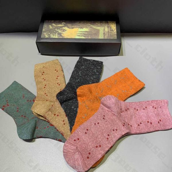 2023ssdesigners mens womens socks five brands luxe sports winter mesh letter printed sock cotton man femal socks with box for gift, Black
2023ssdesigners mens womens socks five brands luxe sports winter mesh letter printed sock cotton man femal socks with box for gift, Black