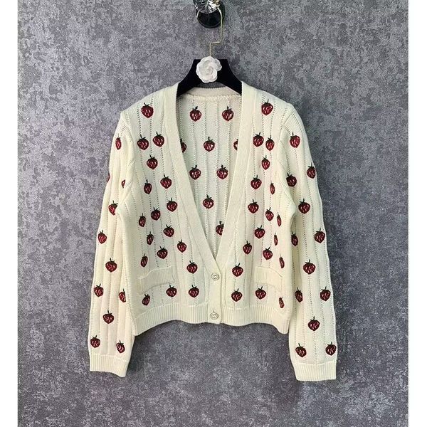 2022 strawberry embroidery deep v-neck sweater cardigan women's elegant girly sweet heavy work short sweaters lady cardigans top, White;black
2022 strawberry embroidery deep v-neck sweater cardigan women's elegant girly sweet heavy work short sweaters lady cardigans top, White;black