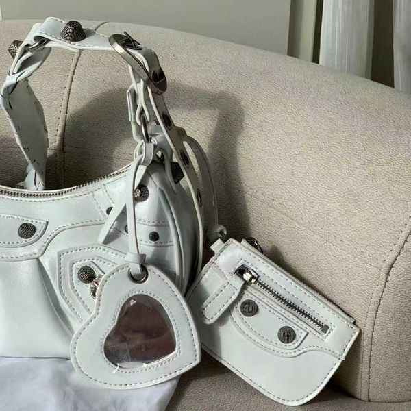 designer bag 2022s le cagole motorcycle bag genuine leather handbag messenger bags woman shoulder cross body bag wallet locomotive bags zzk7
designer bag 2022s le cagole motorcycle bag genuine leather handbag messenger bags woman shoulder cross body bag wallet locomotive bags zzk7