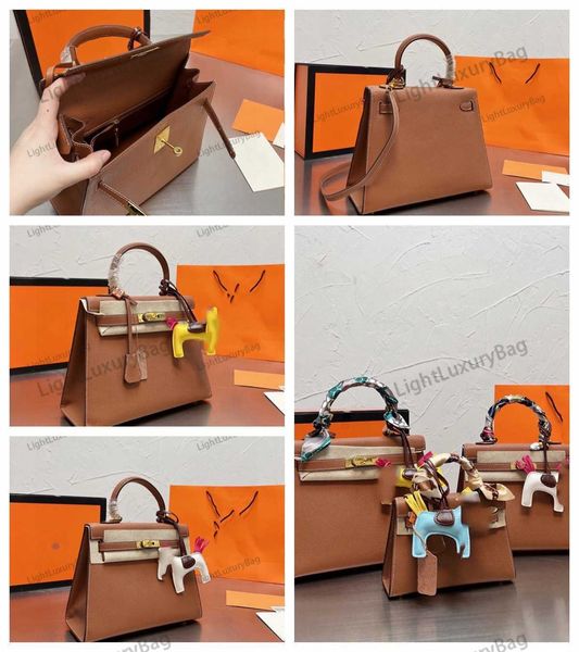 designer shoulder crossbody bag fashion cross body wallets womens real leather classic luxury handbags tote female purses 221113
designer shoulder crossbody bag fashion cross body wallets womens real leather classic luxury handbags tote female purses 221113