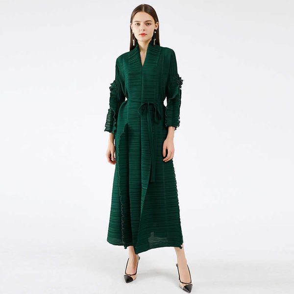 spring and summer women's fashion show style fungus edge long sleeve splicing bandage pleated dress, Black;gray
spring and summer women's fashion show style fungus edge long sleeve splicing bandage pleated dress, Black;gray