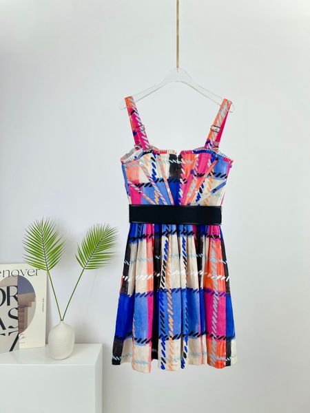 runway dresses 2022 luxury designer designed a new printed suspender dress in autumn and winter, Black
runway dresses 2022 luxury designer designed a new printed suspender dress in autumn and winter, Black