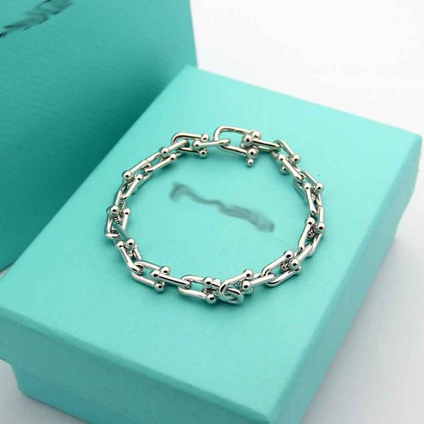 10-year-old factory direct u-shaped stainless steel fashion 18k gold and silver rose love bracelet suitable for couples to give gifts with d, Golden;silver
10-year-old factory direct u-shaped stainless steel fashion 18k gold and silver rose love bracelet suitable for couples to give gifts with d, Golden;silver