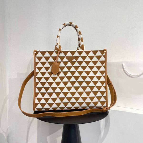 designer tote luxurys handbags women triangle tote bags designer handbags shopping bag crossbody shopping handbags 221029
designer tote luxurys handbags women triangle tote bags designer handbags shopping bag crossbody shopping handbags 221029