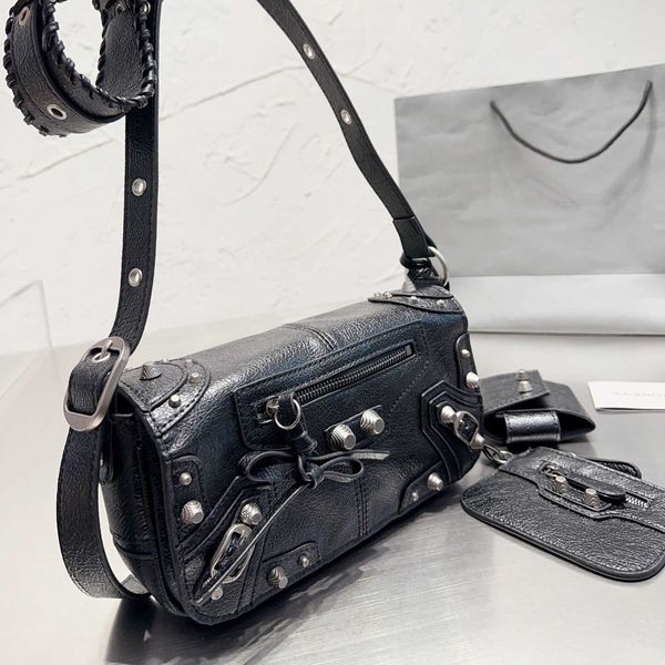 le cagole 7a quality 2022 men's le cagole motorcycle shoulder bag luxury designer leather crossbody purse pocket vintage av9a
le cagole 7a quality 2022 men's le cagole motorcycle shoulder bag luxury designer leather crossbody purse pocket vintage av9a