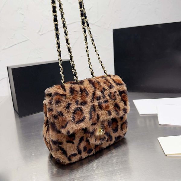 bags designer totes bag women handbag classic luxury brand imitation plush warm letter shoulder bag fashion splicing chain wallet party
bags designer totes bag women handbag classic luxury brand imitation plush warm letter shoulder bag fashion splicing chain wallet party