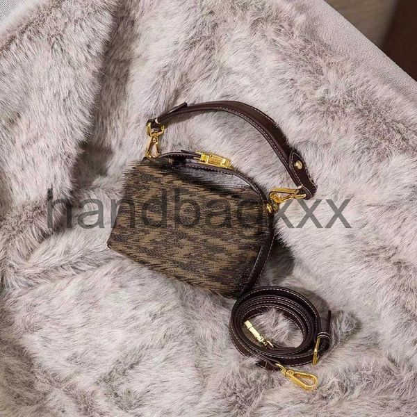 luxury saddle crossbody fends bags for womens multicolor handbag designer sling baguette the tote bag shoulder purses woman 7a quality fashi
luxury saddle crossbody fends bags for womens multicolor handbag designer sling baguette the tote bag shoulder purses woman 7a quality fashi