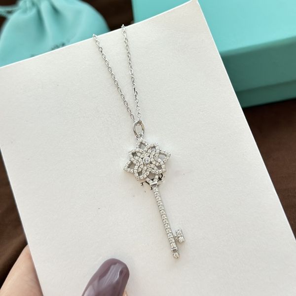 luxury designer pendant necklace woven keys sterling silver flower full crystal charm short chain choker collar for women wedding brides ann
luxury designer pendant necklace woven keys sterling silver flower full crystal charm short chain choker collar for women wedding brides ann