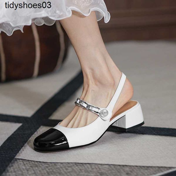 miu women designers rois home style black and white color matching sandals women's head grape mother same style shoes size 34-40
miu women designers rois home style black and white color matching sandals women's head grape mother same style shoes size 34-40