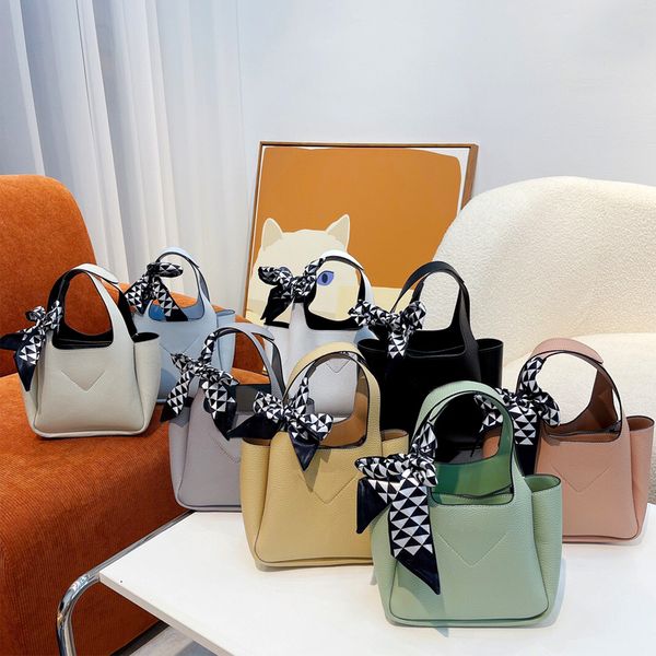 luxury dinner party straddle re-edition underarm clutch bag leather shoulder bags women crossbody messenger handbag totes purse silk scarf d
luxury dinner party straddle re-edition underarm clutch bag leather shoulder bags women crossbody messenger handbag totes purse silk scarf d
