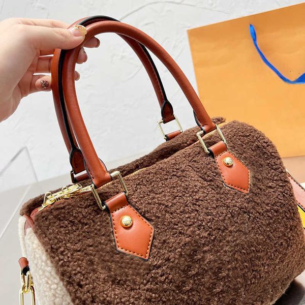 ladies shoulder bags ladies plush designer tote bag luxury purse fashion handbag winter leather crossbody
ladies shoulder bags ladies plush designer tote bag luxury purse fashion handbag winter leather crossbody