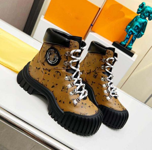 2023 latest women's black autumn and winter boots fashion fashion cowhide sheepskin lining anti slip wear resistant 35-41 with box
2023 latest women's black autumn and winter boots fashion fashion cowhide sheepskin lining anti slip wear resistant 35-41 with box