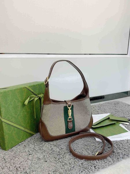 classic ladies shoulder bags messenger bag luxury designer handbag crossbody backpack purses pvc and high-quality leather fabric letter
classic ladies shoulder bags messenger bag luxury designer handbag crossbody backpack purses pvc and high-quality leather fabric letter