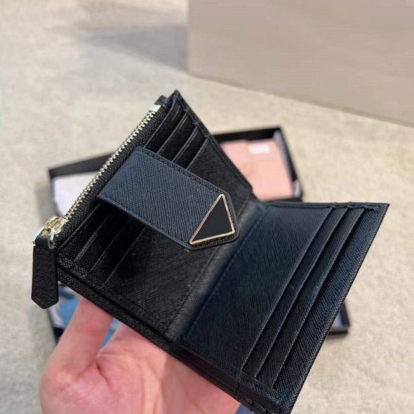 5a short wallet card holder purse woman mens wallets designer coin purses zipper pouch genuine cowhide leather mini clutch bags trianglebags, Red;black
5a short wallet card holder purse woman mens wallets designer coin purses zipper pouch genuine cowhide leather mini clutch bags trianglebags, Red;black