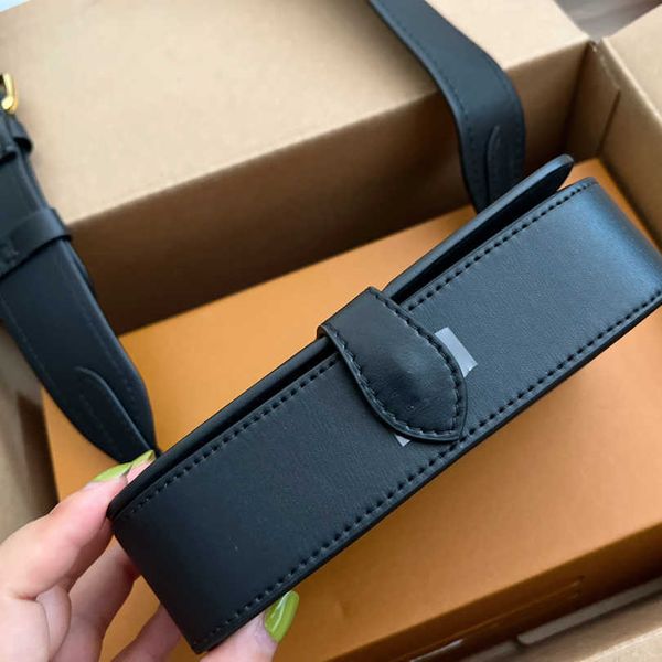 shoulder bags designer bags handbags officer bag cowhide mobile phone mini messenger couple three in one early autumn
shoulder bags designer bags handbags officer bag cowhide mobile phone mini messenger couple three in one early autumn