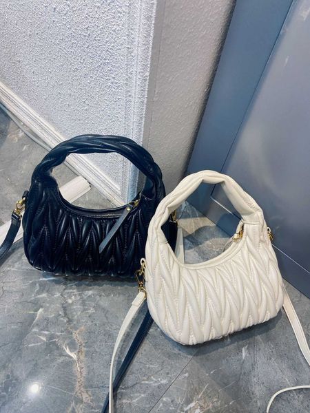 shoulder bags designer fashion mm handbags wrist 2022 new women's armpit handbag pleated cloud cross body nalt young chic satin simple
shoulder bags designer fashion mm handbags wrist 2022 new women's armpit handbag pleated cloud cross body nalt young chic satin simple