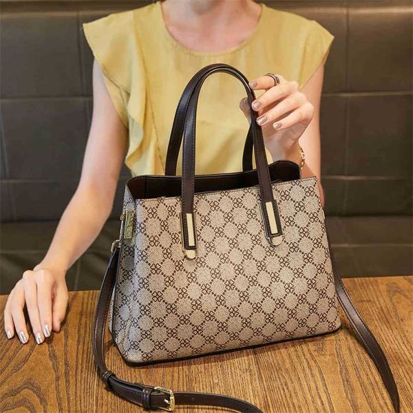 tote bag fashion style sling single shoulder messenger large capacity mommy bag contrast color handbag designer handbags
tote bag fashion style sling single shoulder messenger large capacity mommy bag contrast color handbag designer handbags