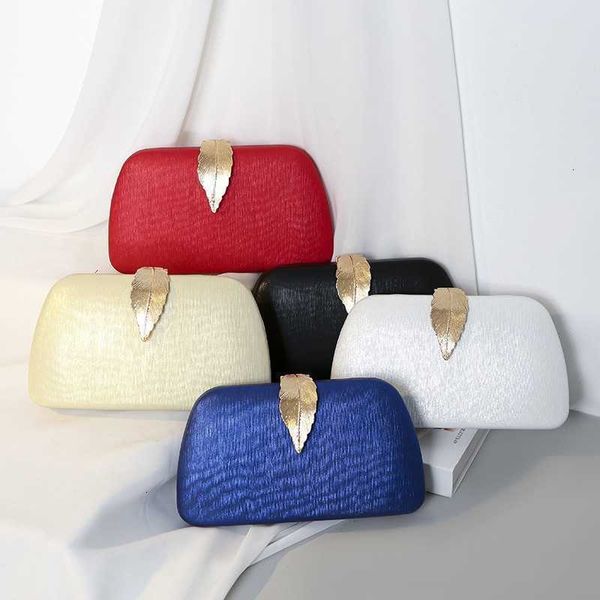 new pu dinner bag metal leaf banquet women's dress hand bag chain messenger small square
new pu dinner bag metal leaf banquet women's dress hand bag chain messenger small square