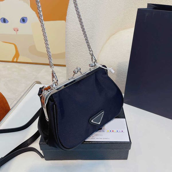 clip dinner bags chain crossbody axillary women handbags clutch purse nylon satin shoulder evening pouch high quliaty fashion
clip dinner bags chain crossbody axillary women handbags clutch purse nylon satin shoulder evening pouch high quliaty fashion