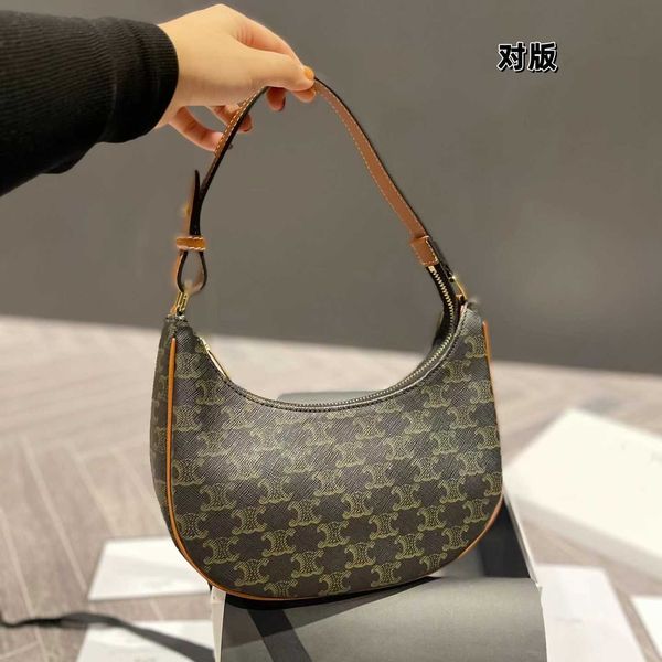stuff sacks 2022 new style triumphal arch crescent armpit old flower leather french stick one shoulder handbag
stuff sacks 2022 new style triumphal arch crescent armpit old flower leather french stick one shoulder handbag