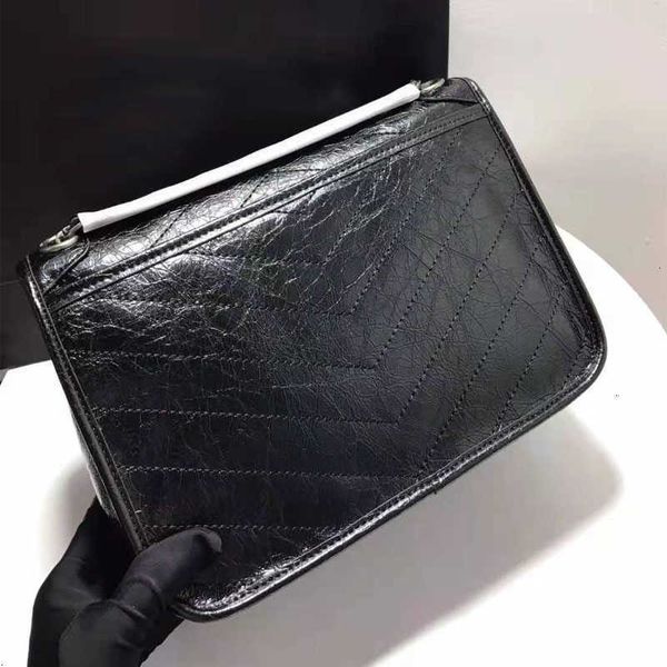 sequins lady shoulder messenger bag oil wax crinkled cowhide bag designer baguette bags canvas single interior slot chain flap pocket
sequins lady shoulder messenger bag oil wax crinkled cowhide bag designer baguette bags canvas single interior slot chain flap pocket