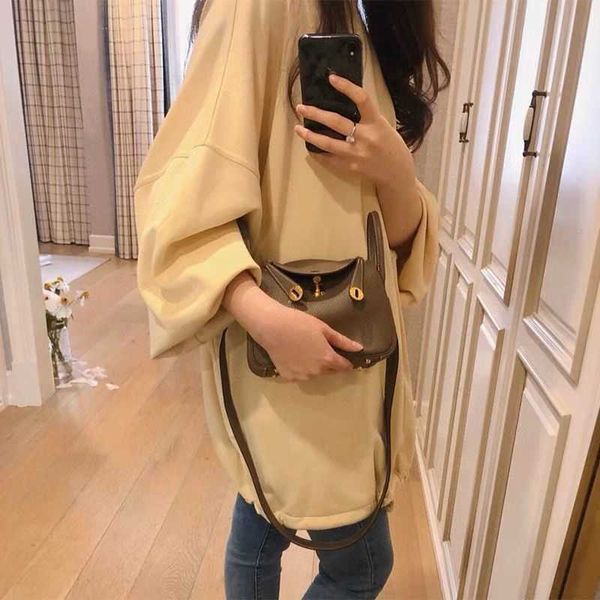 hong kong df doctor bag 2022 new underarm lindi lychee leather handbag leisure shoulder fully hand sewn linyy h-19cm 9scx, Black;red
hong kong df doctor bag 2022 new underarm lindi lychee leather handbag leisure shoulder fully hand sewn linyy h-19cm 9scx, Black;red