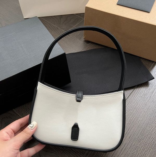 fashionable mini totes fashion women hobo bags designer handbag underarm shoulder bag lipstick mobile phone coin wallet luxury famous brand
fashionable mini totes fashion women hobo bags designer handbag underarm shoulder bag lipstick mobile phone coin wallet luxury famous brand