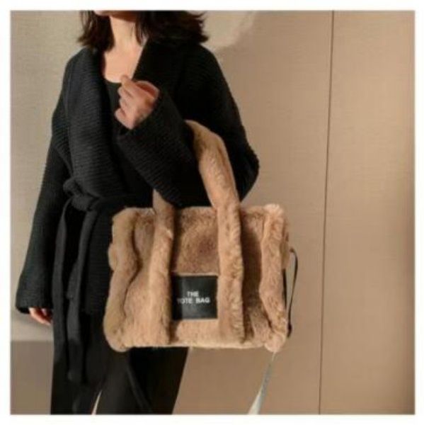 woman the tote bags plush bag large capacity messenger bag portable autumn winter commuting fashion shopping satchels luxury designer purses
woman the tote bags plush bag large capacity messenger bag portable autumn winter commuting fashion shopping satchels luxury designer purses