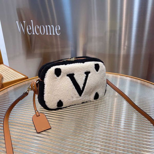 womens lambs wool designers bag plush design cross mens body shoulder bags letter handbags christmas gifts with box
womens lambs wool designers bag plush design cross mens body shoulder bags letter handbags christmas gifts with box