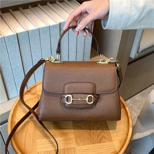 store 90% off wholesale 2023 new simple horseback buckle classic fashion small square one shoulder crossbody bag women
store 90% off wholesale 2023 new simple horseback buckle classic fashion small square one shoulder crossbody bag women