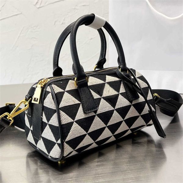 men evining bag saffiano symbole embroidered hand jacquard fabric handles handle bags women metal hardware zipper closure tote with feet sho
men evining bag saffiano symbole embroidered hand jacquard fabric handles handle bags women metal hardware zipper closure tote with feet sho