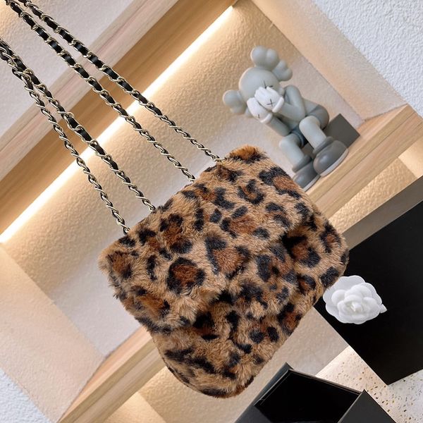 luxury women mini wool designer crossbody bag quilted chain fashion versatile classic flap shoulder bag trend suitcases portable card holder
luxury women mini wool designer crossbody bag quilted chain fashion versatile classic flap shoulder bag trend suitcases portable card holder