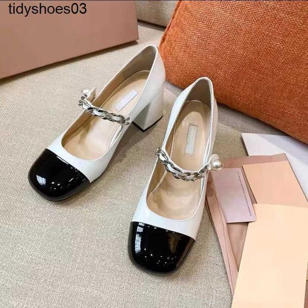 designer miu round head thick heel baotou high heel sandals for women new stiletto heel slingbacks crystal-studded pumps 2022, Black
designer miu round head thick heel baotou high heel sandals for women new stiletto heel slingbacks crystal-studded pumps 2022, Black