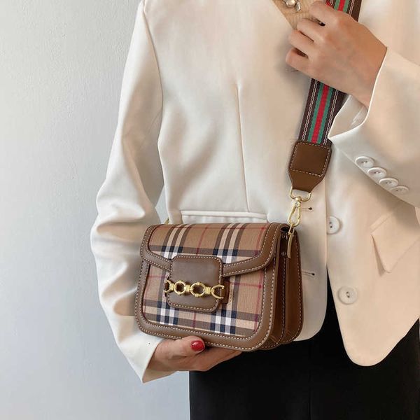 handbag women popular women's 2022 autumn and winter trend fashion net red single shoulder foreign style printed messenger bag
handbag women popular women's 2022 autumn and winter trend fashion net red single shoulder foreign style printed messenger bag
