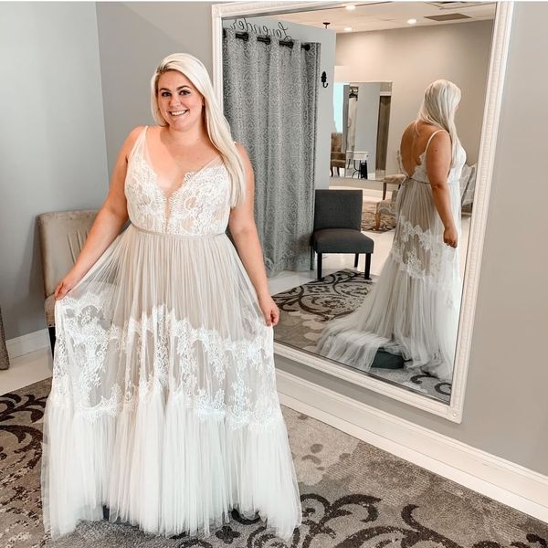 plus size wedding dress lace bridal gowns v neck robe de soiree de mariage spaghetti strap tulle backless women graceful, White
plus size wedding dress lace bridal gowns v neck robe de soiree de mariage spaghetti strap tulle backless women graceful, White