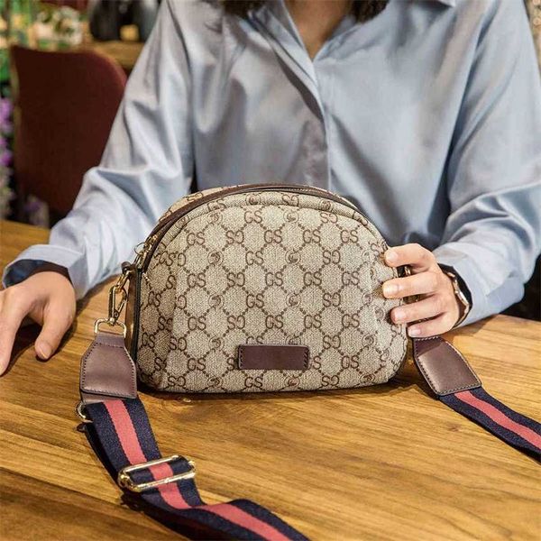 new fashion large capacity chest bag printed wide shoulder belt sling single women's bag messenger designer handbags
new fashion large capacity chest bag printed wide shoulder belt sling single women's bag messenger designer handbags