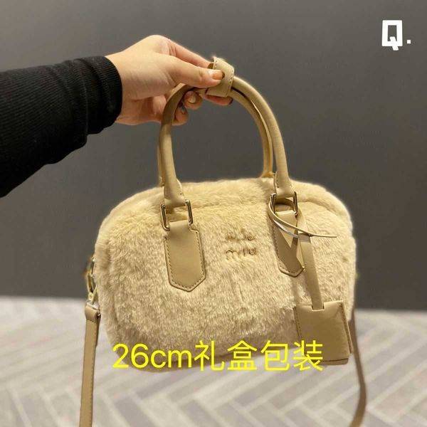shoulder bags designer fashion mm handbags wrist 2022 plush pillow women's casual letter boston zz95 young chic satin simple pleated ni
shoulder bags designer fashion mm handbags wrist 2022 plush pillow women's casual letter boston zz95 young chic satin simple pleated ni