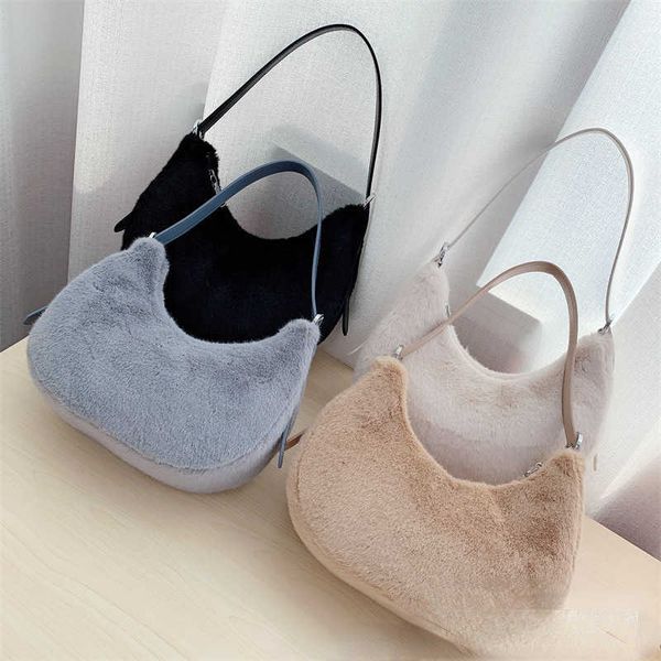 shoulder bags handbags new hairy women's autumn winter imitation hairman made wool underarm bag single shoulder bag adjustable 220909
shoulder bags handbags new hairy women's autumn winter imitation hairman made wool underarm bag single shoulder bag adjustable 220909