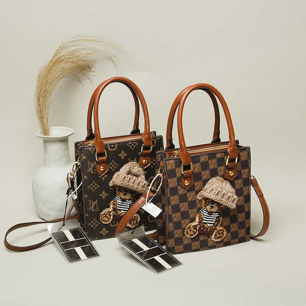 factory clearance direct sales laohua handbag 2023 new fashion single shoulder messenger bag net red live broadcast
factory clearance direct sales laohua handbag 2023 new fashion single shoulder messenger bag net red live broadcast