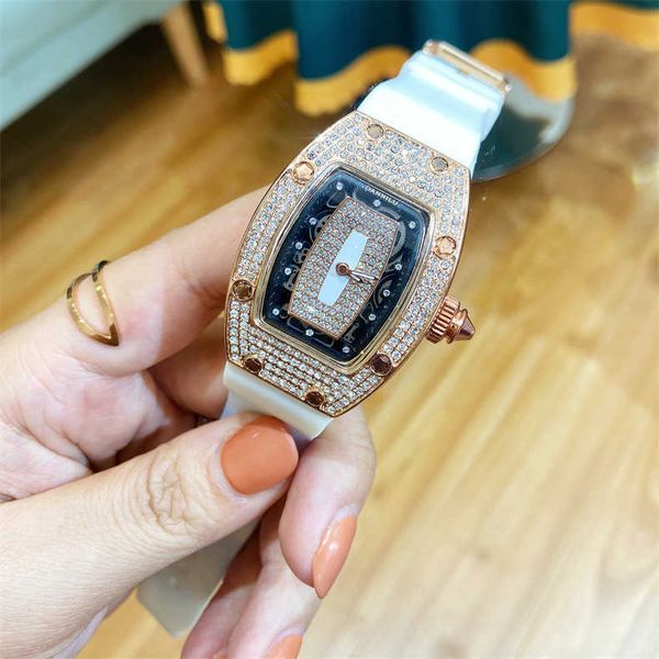 diamond red lip richa inlaid women watch s peronality trend large dial name and shaking, Slivery;black
diamond red lip richa inlaid women watch s peronality trend large dial name and shaking, Slivery;black
