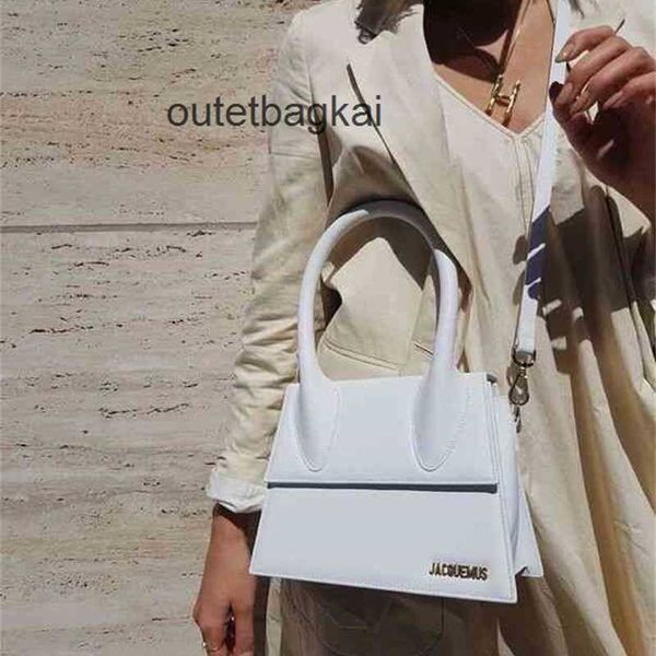 explosive jacquem fashion bags bag le chiquito spring 2022 french minority design portable single shoulder messenger lear large bag girl
explosive jacquem fashion bags bag le chiquito spring 2022 french minority design portable single shoulder messenger lear large bag girl