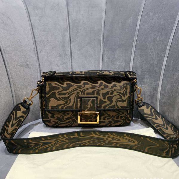 cosmetic bags cases 2022 new luxurys crossbody bags for women embroidery oxford cloth designer bag handbag vintage canvas embossing elegant
cosmetic bags cases 2022 new luxurys crossbody bags for women embroidery oxford cloth designer bag handbag vintage canvas embossing elegant