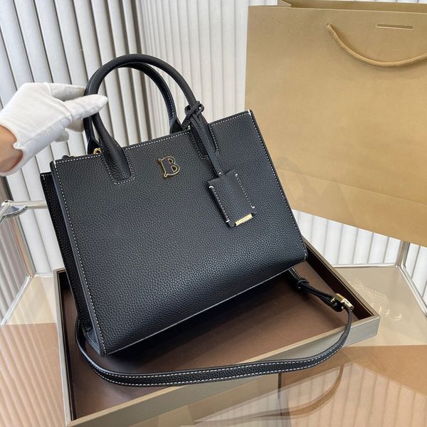fashion designer totes luxury brand purse open bag wallets women handbags tote real leather bags lady plaid purses duffle luggage by brand w
fashion designer totes luxury brand purse open bag wallets women handbags tote real leather bags lady plaid purses duffle luggage by brand w