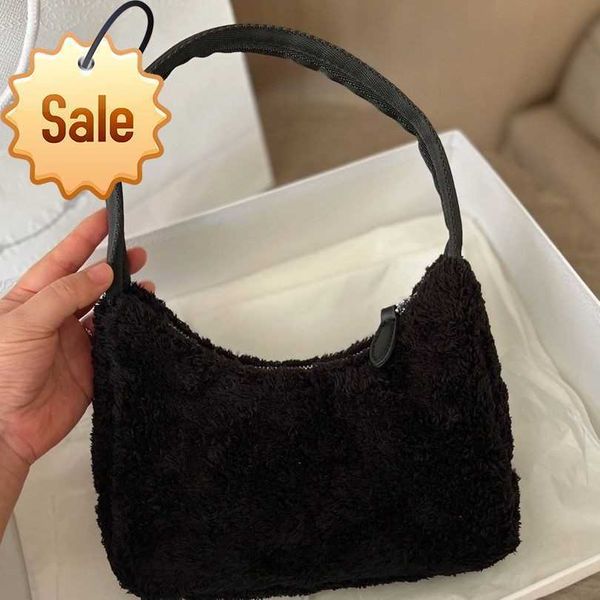 luxury designer handbags women's fashion lamb plush handbags underarm handbag classic everything tote bags factory direct sales
luxury designer handbags women's fashion lamb plush handbags underarm handbag classic everything tote bags factory direct sales