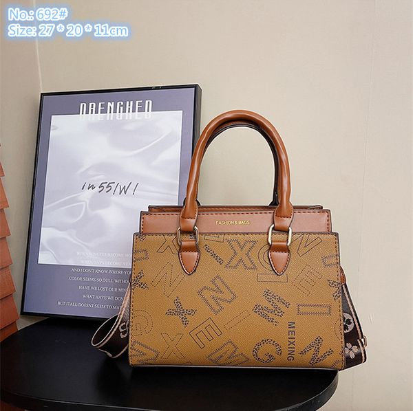wholesale factory ladies shoulder bags 2 colors daily joker printed handbag elegant atmosphere letter tote bag simple foreign color contrast
wholesale factory ladies shoulder bags 2 colors daily joker printed handbag elegant atmosphere letter tote bag simple foreign color contrast