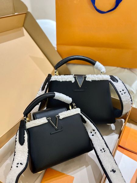 tz lamb wool capucines bb shoulder bag soft lychee grain taurillon series totes women's messenger bag designer bags luxury cowhide hand
tz lamb wool capucines bb shoulder bag soft lychee grain taurillon series totes women's messenger bag designer bags luxury cowhide hand
