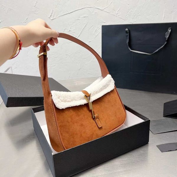 cosmetic bags cases fashion womens shoulder bags women axillary handbags suede with fur classic letter wallet bag high quality
cosmetic bags cases fashion womens shoulder bags women axillary handbags suede with fur classic letter wallet bag high quality