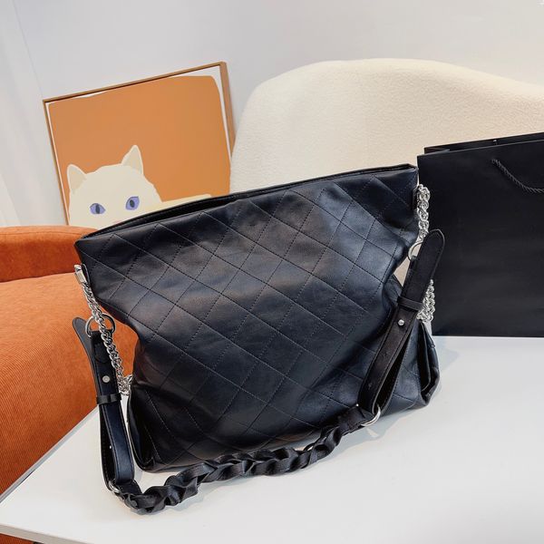 2023 wholesale denim maxi jumbo classic flap bags quilted meatlasse shoulder bags womens crossbody handbags
2023 wholesale denim maxi jumbo classic flap bags quilted meatlasse shoulder bags womens crossbody handbags