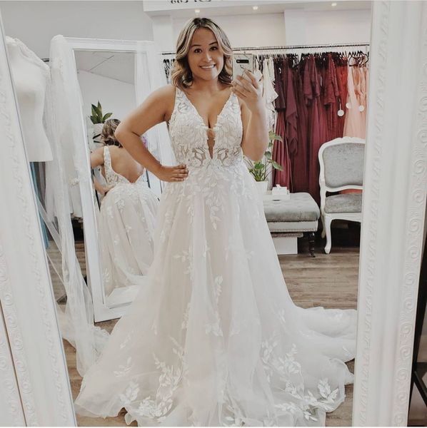plus size wedding dress a-line deep v-neck lace appliques backless tulle floor length sweep train bridal gown custom made, White
plus size wedding dress a-line deep v-neck lace appliques backless tulle floor length sweep train bridal gown custom made, White